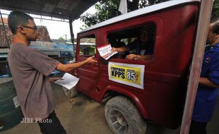 KETUA KPPS DI DALAM MOBIL