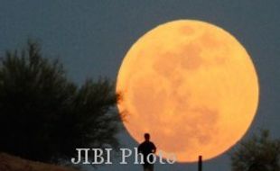 Air di Bulan & Bumi Berasal dari Satu Sumber