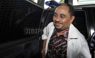 KASUS IMPOR DAGING: Ditanya Penyegelan Mobil, Lutfi Hasan Ishaaq Tersenyum