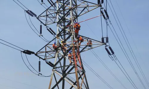 Jaringan Listrik Jawa Tengah Bagian Barat Sudah Normal