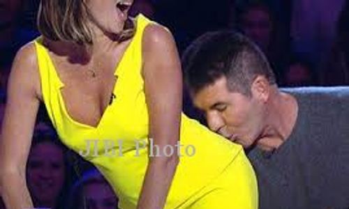 Wow Simon Cowell Cium Bokong Amanda Holden!