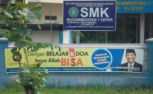 PILGUB JAWA TENGAH : Spanduk Cawagub Bissa Terpasang di SMK Klaten