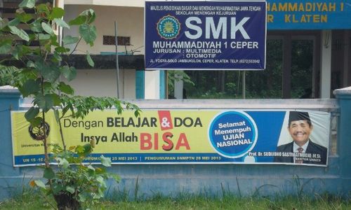 PILGUB JAWA TENGAH : Spanduk Cawagub Bissa Terpasang di SMK Klaten