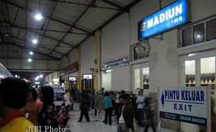 TAHUN BARU IMLEK : Liburan Imlek, Tiket KA di Stasiun Madiun Ludes