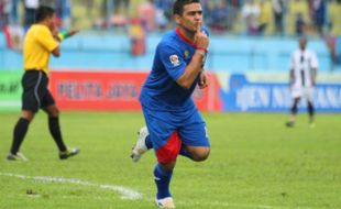 PERSITA TANGERANG VS AREMA CRONUS : El Loco Gonzales Bawa Singo Edan Memimpin 1-0