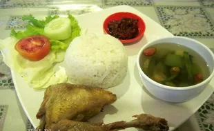 Sajian Olahan Daging Ayam Kampung Jadi Adalan RM Madukoro...