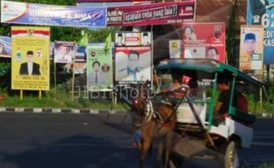 Baliho Parpol Bertebaran di Zona Terlarang