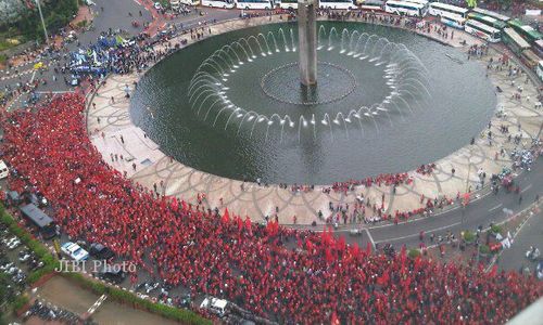 UMK 2014 : Hari ini, Puluhan Ribu Buruh Jakarta-Bandung Demo