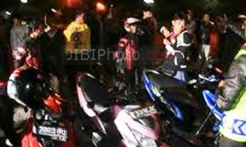 Meresahkan! Geng Motor Rusak Motor & Tembok Milik Warga di Banyumas