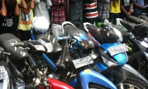 KISAH GENG MOTOR : Qzruh, Joxzin Hingga Klewang