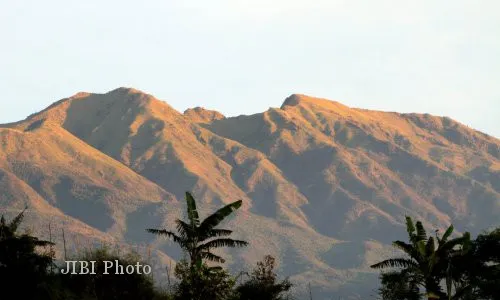 PENDAKI HILANG : 5 Pendaki Tersesat di Merbabu Ditemukan