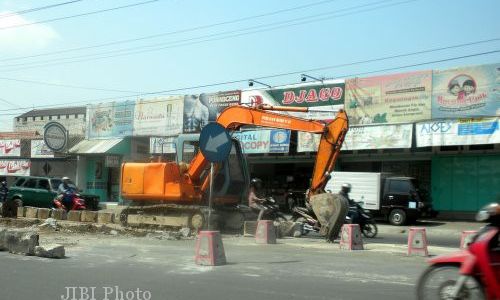 Juni, Fly Over Palur Mulai Dikerjakan