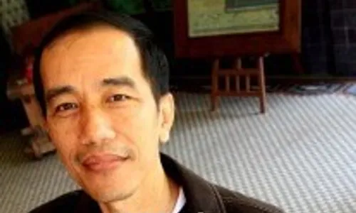  JOKOWI DIHADIAHI METALLICA : Jokowi Laporkan Gitar Metallica ke KPK 