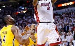 NBA :James Selamatkan Miami di OT untuk Ungguli Pacers 1-0