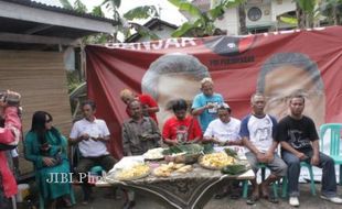 PILGUB JATENG : Ganjar Menang Quick Count, Sukarelawan Cat Rambut