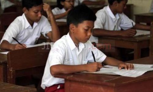 UJIAN TENGAH SEMESTER : Soal Ujian SD di Solo Mungkin Berbeda-Beda