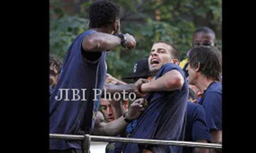 Parade Juara Barca Diwarnai Cekcok Pique dan Song