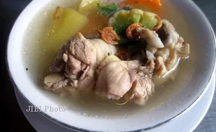  MENU OLAHAN AYAM : Segarnya Sop Ayam & Sambal Terasi