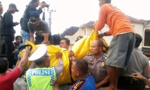 UNDERPASS MAKAMHAJI : Pergi Main Tanpa Pamit, Pandu Tersambar Kereta