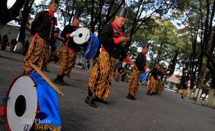 TINGALAN JUMENENGAN NDALEM PB XIII