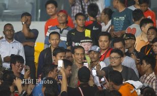 JOKOWI SAKSIKAN LAGA PERSIJA