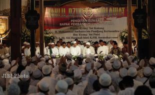 ULANG TAHUN SOEHARTO : Ribuan Umat Islam Padati Ndalem Kalitan