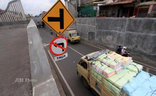 LARANGAN BELOK KE SELATAN