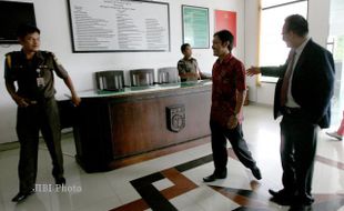 DATANGI KANTOR KEJAKSAAN NEGERI SOLO