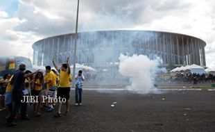 PIALA KONFEDERASI 2013 : Unjuk Rasa Warnai Pembukaan 