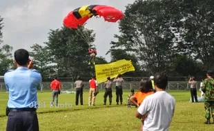 Beri Ucapan Selamat Ulang Tahun, Kopassus Datang dari Langit