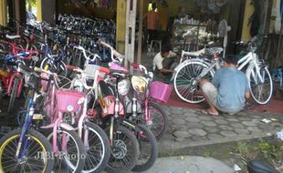    Jelang Tahun Ajaran Baru, Pedagang Sepeda Buru Stok