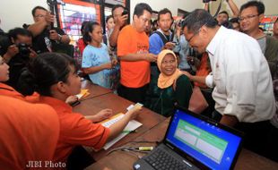 DAHLAN ISKAN SAPA PENERIMA BLSM