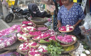 TRADISI NYADRAN : Harga Mawar Pink Melonjak Hingga Rp600.000/Kg