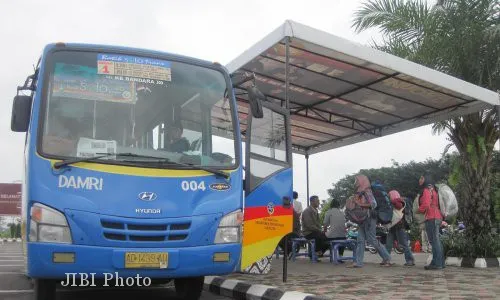 AWAK BUS DIUSIR : Dinilai Jadi Saingan, Awak Bus Pemadu Moda Diusir Petugas Bandara Adisoemarmo