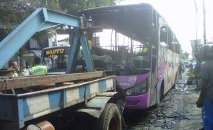  BUS SINDORO SATRIAMAS TERBAKAR