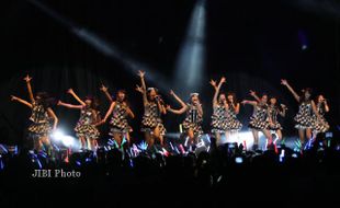 KONSER JKT 48 : Fans Cowok Klepek-Klepek