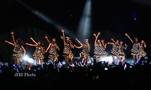 KONSER JKT 48 : Fans Cowok Klepek-Klepek