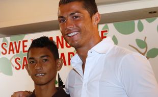 RONALDO KE BALI : CR7 Tanpa Angpau Jadi Duta Bakau