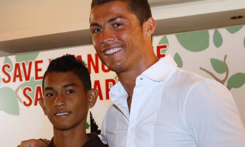 RONALDO KE BALI : CR7 Tanpa Angpau Jadi Duta Bakau