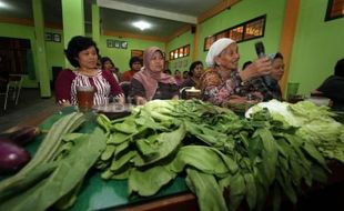 Pedagang Pasar Sentolo Gerudug DPRD, Ingin Pasar Lama Tetap Dibuka