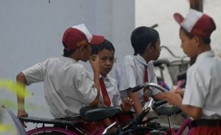 PENERIMAAN SISWA BARU : Pendataan Keluarga Miskin, Lho Banyak yang Punya Motor 