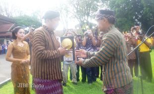 PIALA ADIPURA : Sragen Gagas Adipura dan WTN Lokal