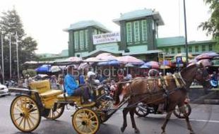 Mengapa Becak & Andong Kian Tergusur?