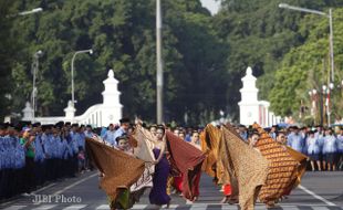  TARI KUNCARANING BATIK SOLO