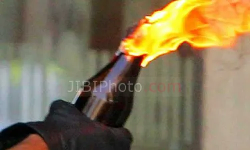 TEROR TERHADAP WARTAWAN : Vonis Pelempar Bom Molotov Lebih Ringan dari Tuntutan