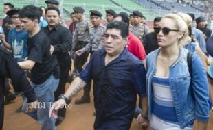 MARADONA KE INDONESIA: Emoh Jadi Alat Politik, Janji Datang Lagi