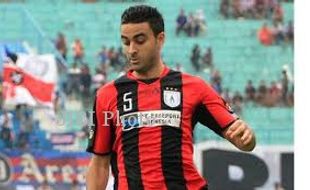 ISL 2013 : Dua Gol Penalti Dutra Bawa Persipura Unggul Sementara 2-1