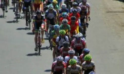 TOUR de SINGKARAK 2013 : Diwarnai Crash Jelang Finis, Pembalap Filipina Juarai Etape 6