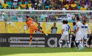 URUGUAY Vs ITALIA :  Davide Astori Bikin Italia Memimpin 1-0