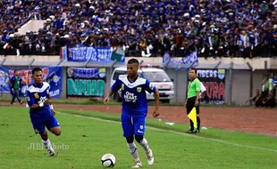 ISL 2013 : Libas Persisam 4-1, Persib Naik Ke Posisi Dua Klasemen